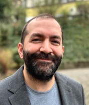 Das Foto zeigt den Pflegefachexperten Andreas Thaler