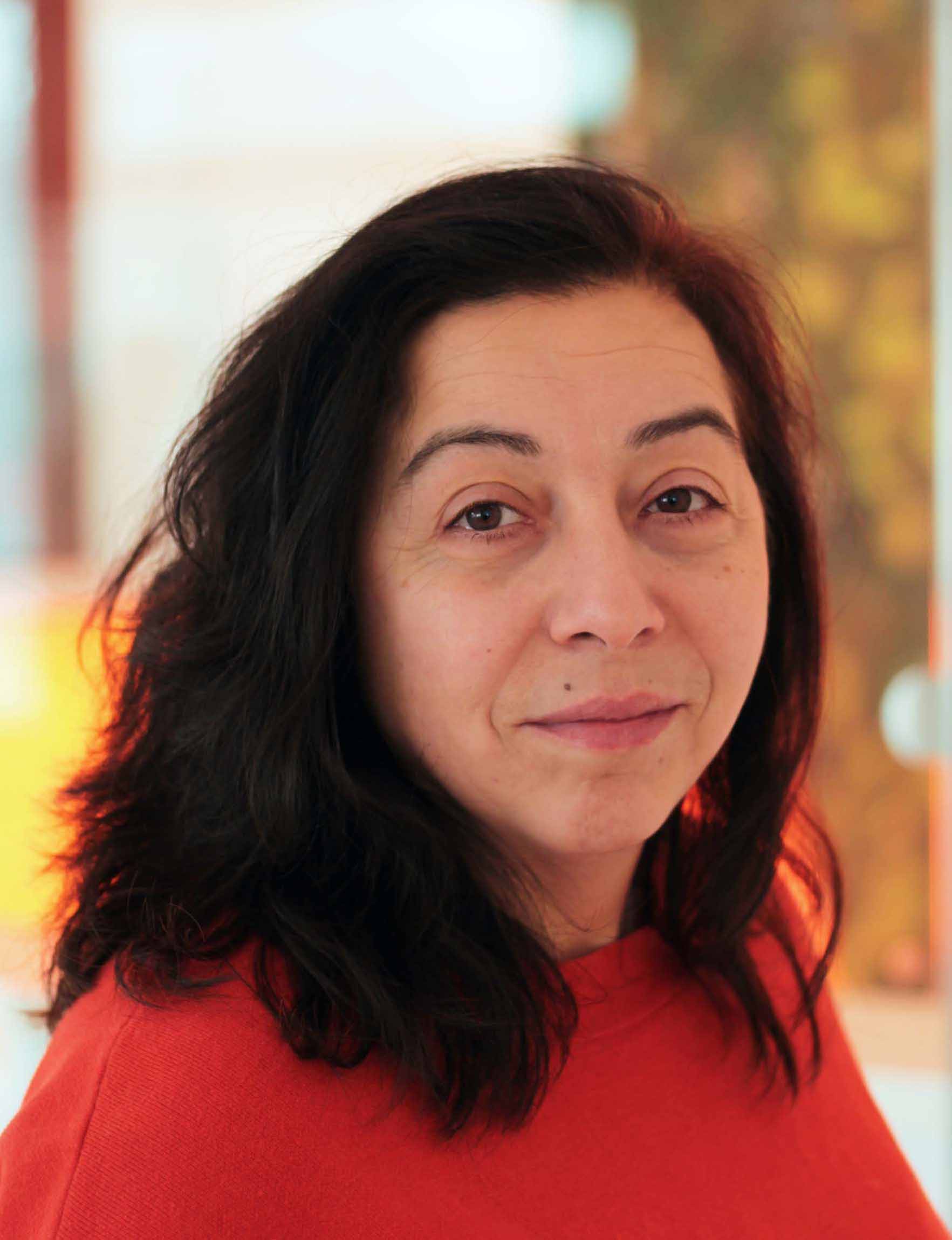 Das Foto zeigt die Genesungsbegleiterin Birsen Özmen.