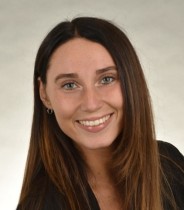 Das Foto zeigt die Pflegefachexpertin Karolina Beck